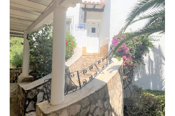 Villa in Denia(Montgo) zur Ferienvermietung, Woongedeelte 220 m², Bouwjaar 1997, Zustand gepflegt, + Zentralheizung, Klimaanlage, Grondstuk 915 m², 3 Slaapkamers, 3 Badkamers, Pool, ref.: T-0422-27