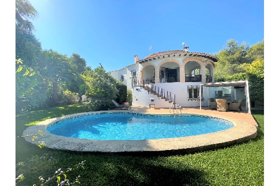 Villa in Denia(Montgo) zur Ferienvermietung, Woongedeelte 220 m², Bouwjaar 1997, Zustand gepflegt, + Zentralheizung, Klimaanlage, Grondstuk 915 m², 3 Slaapkamers, 3 Badkamers, Pool, ref.: T-0422-4