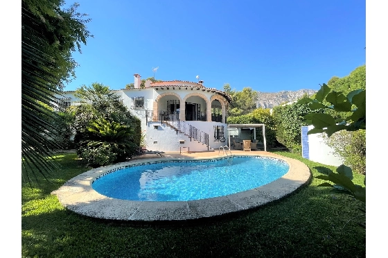 Villa in Denia(Montgo) zur Ferienvermietung, Woongedeelte 220 m², Bouwjaar 1997, Zustand gepflegt, + Zentralheizung, Klimaanlage, Grondstuk 915 m², 3 Slaapkamers, 3 Badkamers, Pool, ref.: T-0422-5