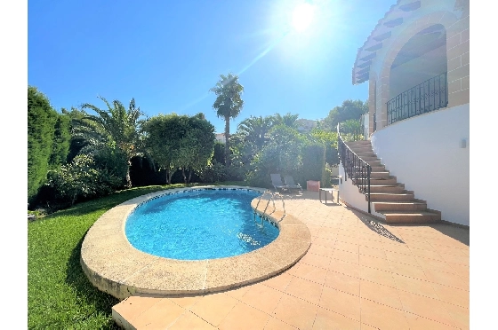 Villa in Denia(Montgo) zur Ferienvermietung, Woongedeelte 220 m², Bouwjaar 1997, Zustand gepflegt, + Zentralheizung, Klimaanlage, Grondstuk 915 m², 3 Slaapkamers, 3 Badkamers, Pool, ref.: T-0422-6