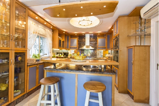 Villa in Benissa zu verkaufen, Woongedeelte 700 m², Bouwjaar 1975, + Zentralheizung, Klimaanlage, Grondstuk 7096 m², 7 Slaapkamers, 4 Badkamers, Pool, ref.: BI-BE.H-861-15