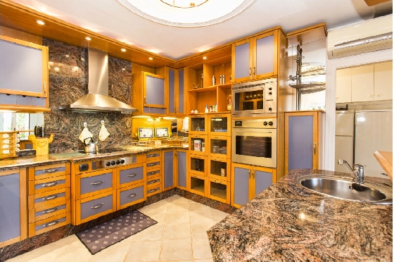 Villa in Benissa zu verkaufen, Woongedeelte 700 m², Bouwjaar 1975, + Zentralheizung, Klimaanlage, Grondstuk 7096 m², 7 Slaapkamers, 4 Badkamers, Pool, ref.: BI-BE.H-861-16