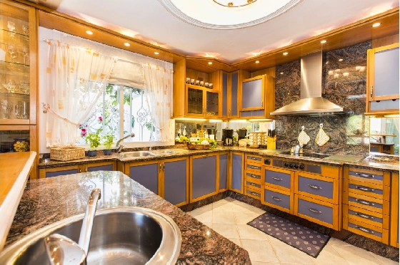 Villa in Benissa zu verkaufen, Woongedeelte 700 m², Bouwjaar 1975, + Zentralheizung, Klimaanlage, Grondstuk 7096 m², 7 Slaapkamers, 4 Badkamers, Pool, ref.: BI-BE.H-861-5
