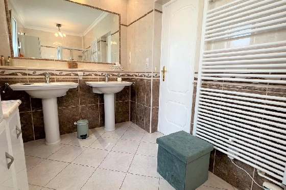 Villa in Denia(Les Galeretes) zur Ferienvermietung, Woongedeelte 215 m², Bouwjaar 1980, Zustand gepflegt, + Zentralheizung, Klimaanlage, Grondstuk 800 m², 3 Slaapkamers, 2 Badkamers, Pool, ref.: T-0822-19