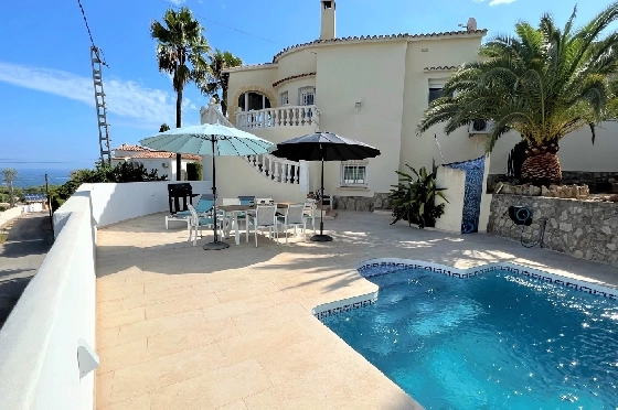 Villa in Denia(Les Galeretes) zur Ferienvermietung, Woongedeelte 215 m², Bouwjaar 1980, Zustand gepflegt, + Zentralheizung, Klimaanlage, Grondstuk 800 m², 3 Slaapkamers, 2 Badkamers, Pool, ref.: T-0822-2