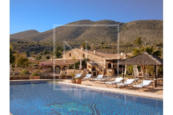 Villa in Benissa zu verkaufen, Woongedeelte 600 m², Bouwjaar 1900, Klimaanlage, Grondstuk 25000 m², 8 Slaapkamers, 9 Badkamers, Pool, ref.: NL-NLD1401-1