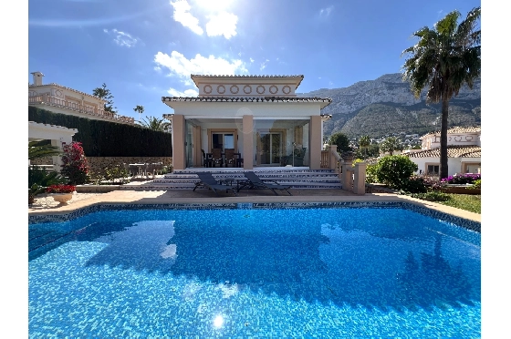 Villa in Denia zur Ferienvermietung, Woongedeelte 133 m², Bouwjaar 1999, Zustand gepflegt, + Fussbodenheizung, Klimaanlage, Grondstuk 585 m², 3 Slaapkamers, 3 Badkamers, Pool, ref.: T-1023-1
