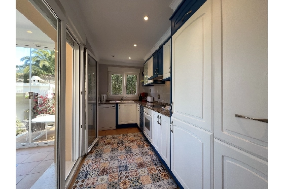 Villa in Denia zur Ferienvermietung, Woongedeelte 133 m², Bouwjaar 1999, Zustand gepflegt, + Fussbodenheizung, Klimaanlage, Grondstuk 585 m², 3 Slaapkamers, 3 Badkamers, Pool, ref.: T-1023-10