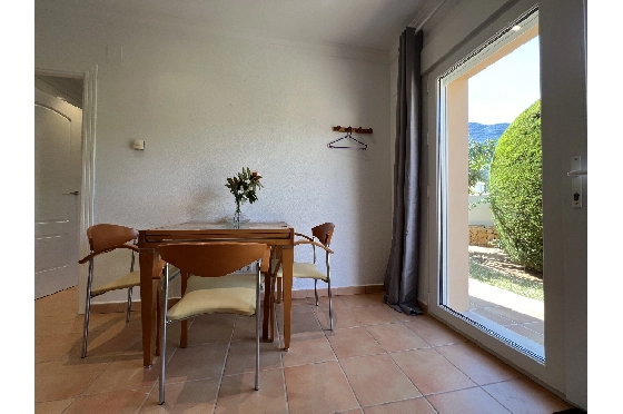 Villa in Denia zur Ferienvermietung, Woongedeelte 133 m², Bouwjaar 1999, Zustand gepflegt, + Fussbodenheizung, Klimaanlage, Grondstuk 585 m², 3 Slaapkamers, 3 Badkamers, Pool, ref.: T-1023-11