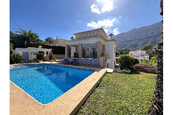 Villa in Denia zur Ferienvermietung, Woongedeelte 133 m², Bouwjaar 1999, Zustand gepflegt, + Fussbodenheizung, Klimaanlage, Grondstuk 585 m², 3 Slaapkamers, 3 Badkamers, Pool, ref.: T-1023-2