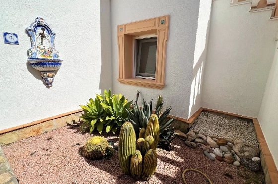 Villa in Denia zur Ferienvermietung, Woongedeelte 133 m², Bouwjaar 1999, Zustand gepflegt, + Fussbodenheizung, Klimaanlage, Grondstuk 585 m², 3 Slaapkamers, 3 Badkamers, Pool, ref.: T-1023-22