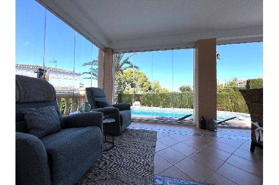 Villa in Denia zur Ferienvermietung, Woongedeelte 133 m², Bouwjaar 1999, Zustand gepflegt, + Fussbodenheizung, Klimaanlage, Grondstuk 585 m², 3 Slaapkamers, 3 Badkamers, Pool, ref.: T-1023-5