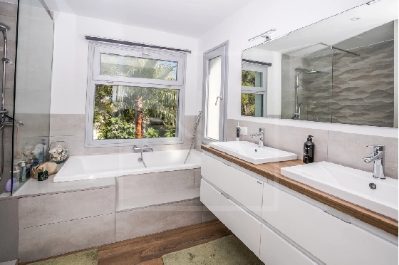 Villa in Moraira(Pla del Mar) zu verkaufen, Woongedeelte 283 m², Bouwjaar 1975, Klimaanlage, Grondstuk 840 m², 4 Slaapkamers, 4 Badkamers, Pool, ref.: NL-NLD1475-19