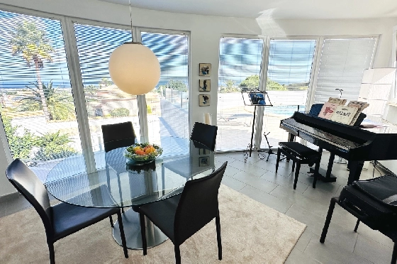 Villa in Denia(Marquesa 6) zu verkaufen, Woongedeelte 227 m², Bouwjaar 1995, Zustand modernisiert, + Zentralheizung, Klimaanlage, Grondstuk 913 m², 3 Slaapkamers, 2 Badkamers, Pool, ref.: AS-2423-24