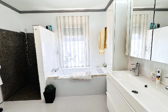 Villa in Denia(Marquesa 6) zu verkaufen, Woongedeelte 227 m², Bouwjaar 1995, Zustand modernisiert, + Zentralheizung, Klimaanlage, Grondstuk 913 m², 3 Slaapkamers, 2 Badkamers, Pool, ref.: AS-2423-32