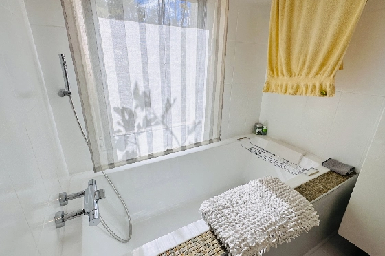 Villa in Denia(Marquesa 6) zu verkaufen, Woongedeelte 227 m², Bouwjaar 1995, Zustand modernisiert, + Zentralheizung, Klimaanlage, Grondstuk 913 m², 3 Slaapkamers, 2 Badkamers, Pool, ref.: AS-2423-33
