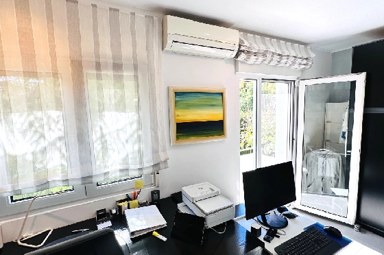 Villa in Denia(Marquesa 6) zu verkaufen, Woongedeelte 227 m², Bouwjaar 1995, Zustand modernisiert, + Zentralheizung, Klimaanlage, Grondstuk 913 m², 3 Slaapkamers, 2 Badkamers, Pool, ref.: AS-2423-35