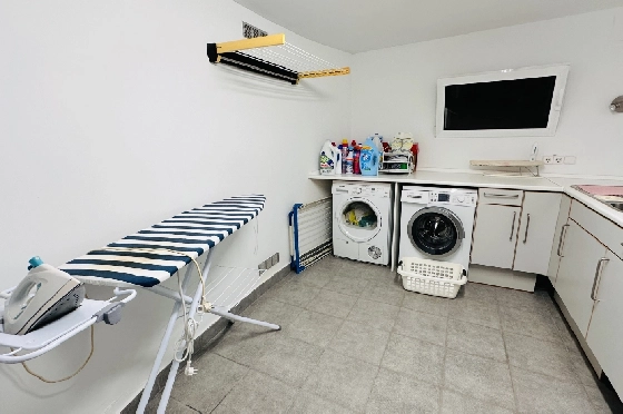 Villa in Denia(Marquesa 6) zu verkaufen, Woongedeelte 227 m², Bouwjaar 1995, Zustand modernisiert, + Zentralheizung, Klimaanlage, Grondstuk 913 m², 3 Slaapkamers, 2 Badkamers, Pool, ref.: AS-2423-54
