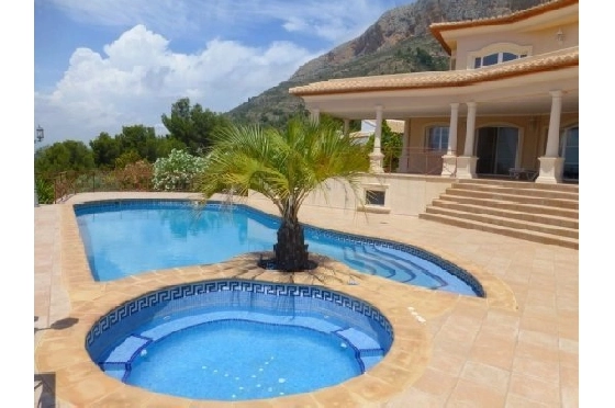 Villa in Javea zu verkaufen, Woongedeelte 685 m², Klimaanlage, Grondstuk 2397 m², 5 Slaapkamers, 5 Badkamers, Pool, ref.: BS-3974726-1