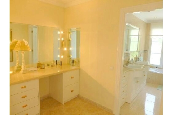 Villa in Javea zu verkaufen, Woongedeelte 685 m², Klimaanlage, Grondstuk 2397 m², 5 Slaapkamers, 5 Badkamers, Pool, ref.: BS-3974726-14