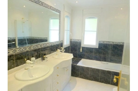 Villa in Javea zu verkaufen, Woongedeelte 685 m², Klimaanlage, Grondstuk 2397 m², 5 Slaapkamers, 5 Badkamers, Pool, ref.: BS-3974726-17