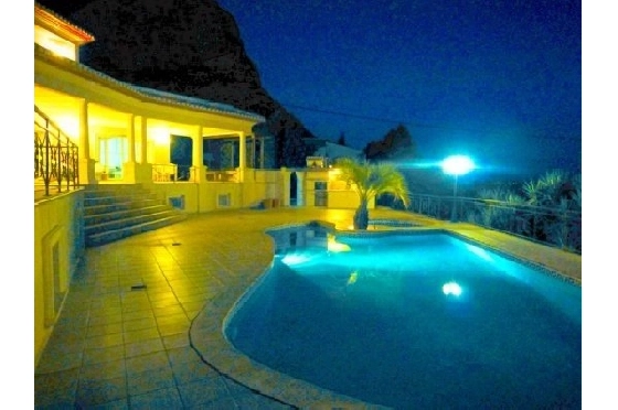 Villa in Javea zu verkaufen, Woongedeelte 685 m², Klimaanlage, Grondstuk 2397 m², 5 Slaapkamers, 5 Badkamers, Pool, ref.: BS-3974726-8