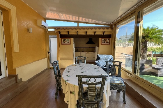 Villa in Denia zu vermieten, Woongedeelte 200 m², Zustand gepflegt, + Zentralheizung, Klimaanlage, Grondstuk 900 m², 3 Slaapkamers, 2 Badkamers, Pool, ref.: D-0123-46