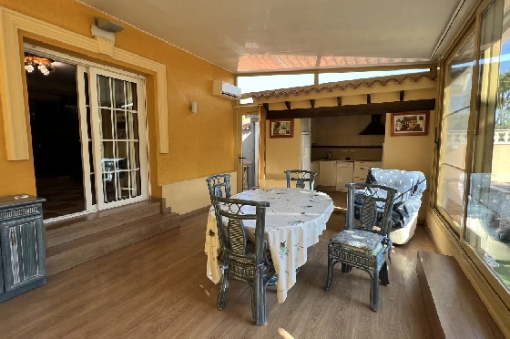 Villa in Denia zu vermieten, Woongedeelte 200 m², Zustand gepflegt, + Zentralheizung, Klimaanlage, Grondstuk 900 m², 3 Slaapkamers, 2 Badkamers, Pool, ref.: D-0123-47
