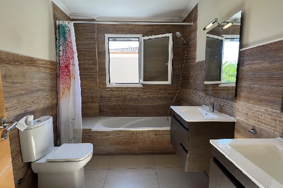 Reihenhaus in Denia zu vermieten, Woongedeelte 130 m², Zustand gepflegt, + KLIMA, Klimaanlage, Grondstuk 160 m², 4 Slaapkamers, 3 Badkamers, Pool, ref.: D-0223-44