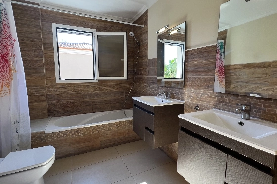Reihenhaus in Denia zu vermieten, Woongedeelte 130 m², Zustand gepflegt, + KLIMA, Klimaanlage, Grondstuk 160 m², 4 Slaapkamers, 3 Badkamers, Pool, ref.: D-0223-48
