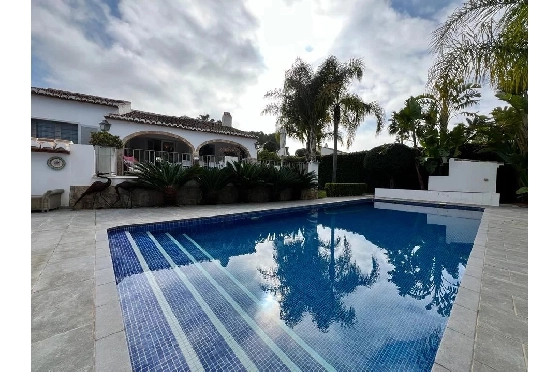 Villa in Javea zu verkaufen, Woongedeelte 210 m², Klimaanlage, 4 Slaapkamers, 2 Badkamers, Pool, ref.: BS-83627230-24