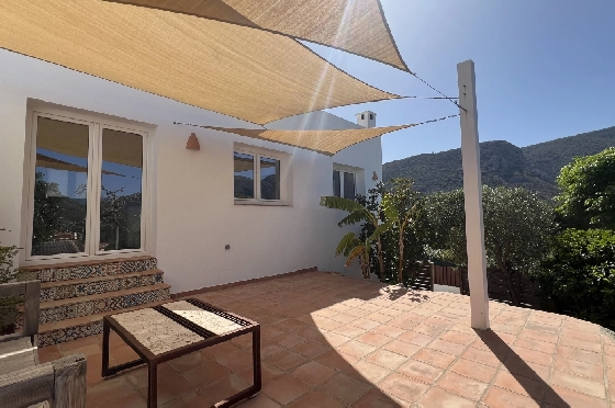 Villa in Pedreguer zu verkaufen, Woongedeelte 137 m², Bouwjaar 2015, Zustand gepflegt, + Ofen, Klimaanlage, Grondstuk 403 m², 2 Slaapkamers, 2 Badkamers, Pool, ref.: RG-0124-25