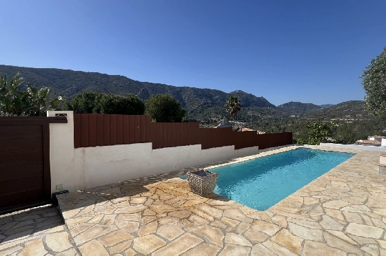 Villa in Pedreguer zu verkaufen, Woongedeelte 137 m², Bouwjaar 2015, Zustand gepflegt, + Ofen, Klimaanlage, Grondstuk 403 m², 2 Slaapkamers, 2 Badkamers, Pool, ref.: RG-0124-3