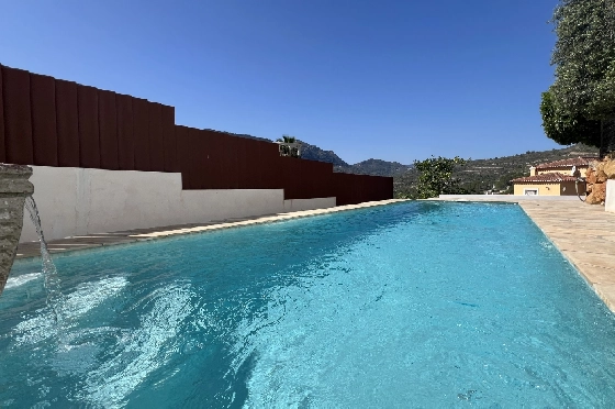 Villa in Pedreguer zu verkaufen, Woongedeelte 137 m², Bouwjaar 2015, Zustand gepflegt, + Ofen, Klimaanlage, Grondstuk 403 m², 2 Slaapkamers, 2 Badkamers, Pool, ref.: RG-0124-4