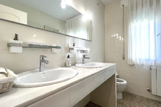 Villa in Denia(Las Rotas) zu verkaufen, Woongedeelte 280 m², Bouwjaar 1989, Zustand gepflegt, + Zentralheizung, Grondstuk 1150 m², 5 Slaapkamers, 4 Badkamers, Pool, ref.: SC-T0424-18