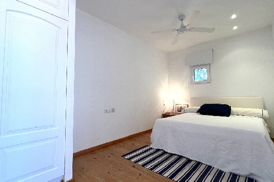 Villa in Denia(Las Rotas) zu verkaufen, Woongedeelte 280 m², Bouwjaar 1989, Zustand gepflegt, + Zentralheizung, Grondstuk 1150 m², 5 Slaapkamers, 4 Badkamers, Pool, ref.: SC-T0424-22