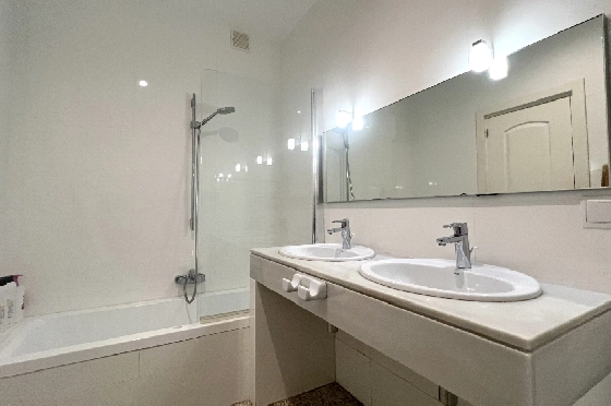 Villa in Denia(Las Rotas) zu verkaufen, Woongedeelte 280 m², Bouwjaar 1989, Zustand gepflegt, + Zentralheizung, Grondstuk 1150 m², 5 Slaapkamers, 4 Badkamers, Pool, ref.: SC-T0424-24