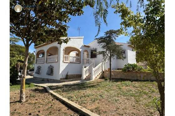 Villa in Javea zu verkaufen, Woongedeelte 176 m², Bouwjaar 1980, Klimaanlage, Grondstuk 1606 m², 3 Slaapkamers, 3 Badkamers, Pool, ref.: MV-M-2510-1