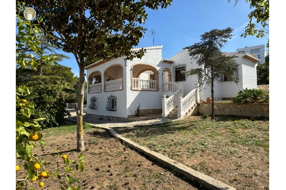 Villa in Javea zu verkaufen, Woongedeelte 176 m², Bouwjaar 1980, Klimaanlage, Grondstuk 1606 m², 3 Slaapkamers, 3 Badkamers, Pool, ref.: MV-M-2510-2
