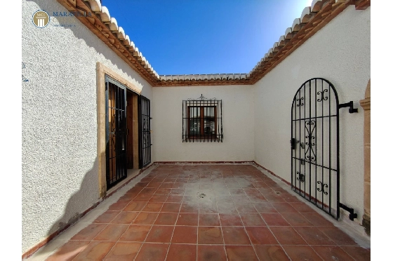 Villa in Javea zu verkaufen, Woongedeelte 176 m², Bouwjaar 1980, Klimaanlage, Grondstuk 1606 m², 3 Slaapkamers, 3 Badkamers, Pool, ref.: MV-M-2510-21