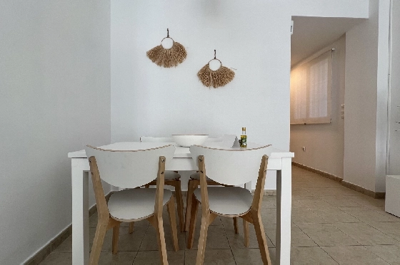 Apartment in Denia zur Ferienvermietung, Woongedeelte 86 m², Bouwjaar 2006, Zustand modernisiert, + Zentralheizung, Klimaanlage, Grondstuk 46 m², 2 Slaapkamers, 2 Badkamers, Pool, ref.: T-0324-8