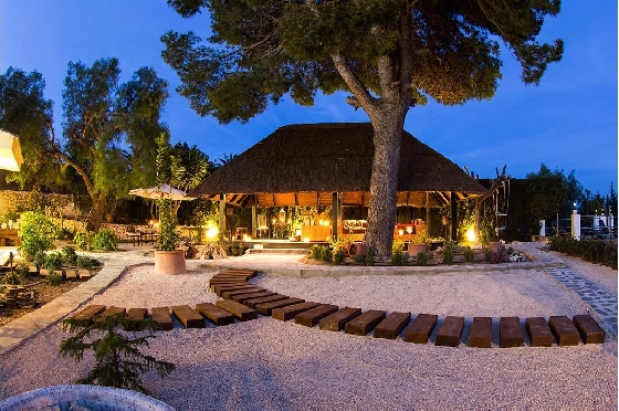 Villa in Calpe(Calpe) zu verkaufen, Woongedeelte 500 m², Klimaanlage, Grondstuk 3500 m², 4 Slaapkamers, 4 Badkamers, Pool, ref.: COB-2705-10535-3