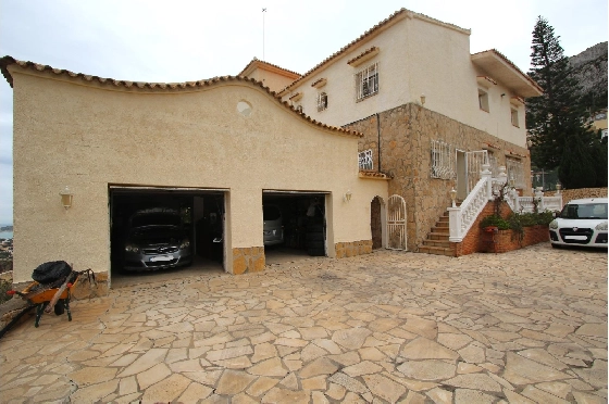 Villa in Calpe(La Canuta) zu verkaufen, Woongedeelte 609 m², Grondstuk 3102 m², 4 Slaapkamers, 4 Badkamers, Pool, ref.: COB-3330-10535-23