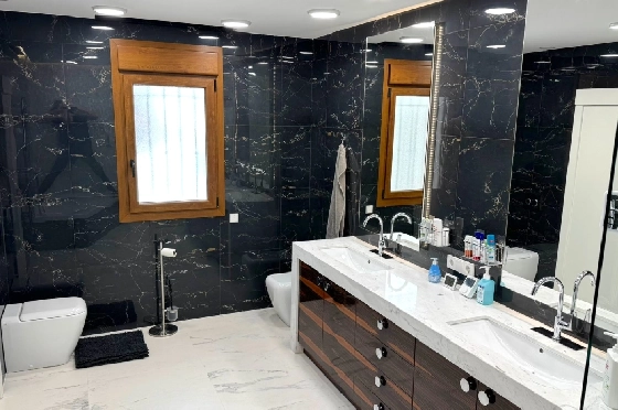 Villa in Javea(Ermita) zu verkaufen, Woongedeelte 400 m², Bouwjaar 2018, Zustand neuwertig, + Fussbodenheizung, Klimaanlage, Grondstuk 1596 m², 3 Slaapkamers, 2 Badkamers, Pool, ref.: AS-0624-32