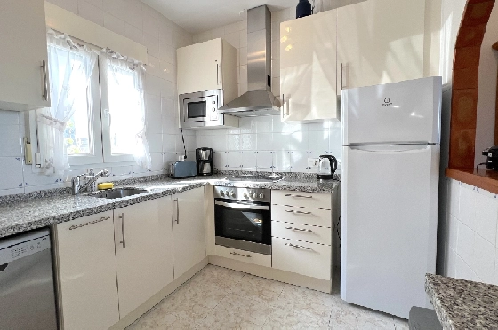 Reihenhaus-Mitte in Pedreguer(Monte Pedreguer) zu verkaufen, Woongedeelte 90 m², Bouwjaar 2002, Zustand gepflegt, + KLIMA, Klimaanlage, Grondstuk 109 m², 2 Slaapkamers, 1 Badkamers, Pool, ref.: AS-0724-11