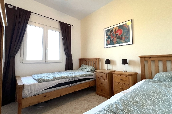 Reihenhaus-Mitte in Pedreguer(Monte Pedreguer) zu verkaufen, Woongedeelte 90 m², Bouwjaar 2002, Zustand gepflegt, + KLIMA, Klimaanlage, Grondstuk 109 m², 2 Slaapkamers, 1 Badkamers, Pool, ref.: AS-0724-15