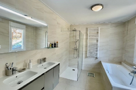 Villa in Alcalali zu verkaufen, Woongedeelte 429 m², Bouwjaar 2022, + Fussbodenheizung, Klimaanlage, Grondstuk 1468 m², 7 Slaapkamers, 4 Badkamers, Pool, ref.: PV-141-01982P-15