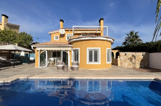 Villa in Gata de Gorgos(Monte Pedreguer) zur Ferienvermietung, Woongedeelte 180 m², Bouwjaar 2006, + Ofen, Klimaanlage, Grondstuk 600 m², 3 Slaapkamers, 3 Badkamers, Pool, ref.: T-0624-1