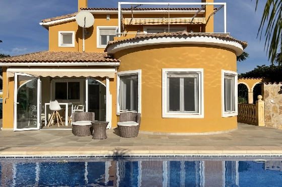 Villa in Gata de Gorgos(Monte Pedreguer) zur Ferienvermietung, Woongedeelte 180 m², Bouwjaar 2006, + Ofen, Klimaanlage, Grondstuk 600 m², 3 Slaapkamers, 3 Badkamers, Pool, ref.: T-0624-2