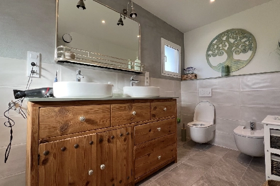Villa in Gata de Gorgos(Monte Pedreguer) zur Ferienvermietung, Woongedeelte 180 m², Bouwjaar 2006, + Ofen, Klimaanlage, Grondstuk 600 m², 3 Slaapkamers, 3 Badkamers, Pool, ref.: T-0624-21